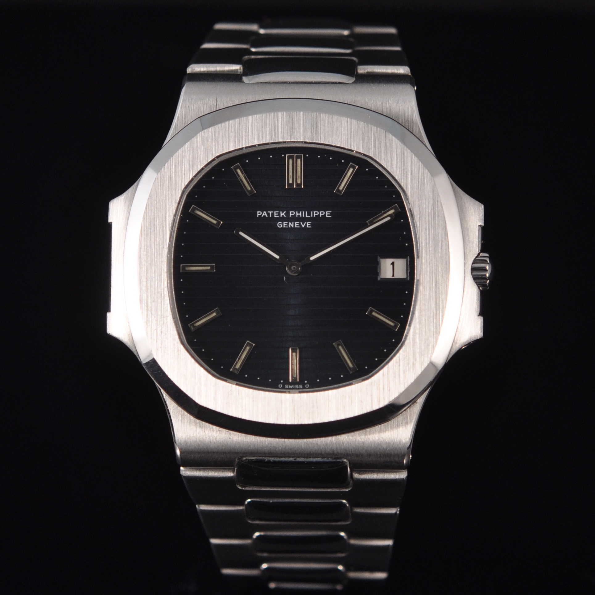 PATEK PHILIPPE NAUTILUS ref. 3700 Romain R a