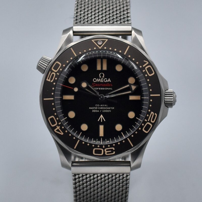 OMEGA SEAMASTER DIVER 300 REF. 210.90.42.20.01.001 JAMES BOND 007 BOX AND PAPERS