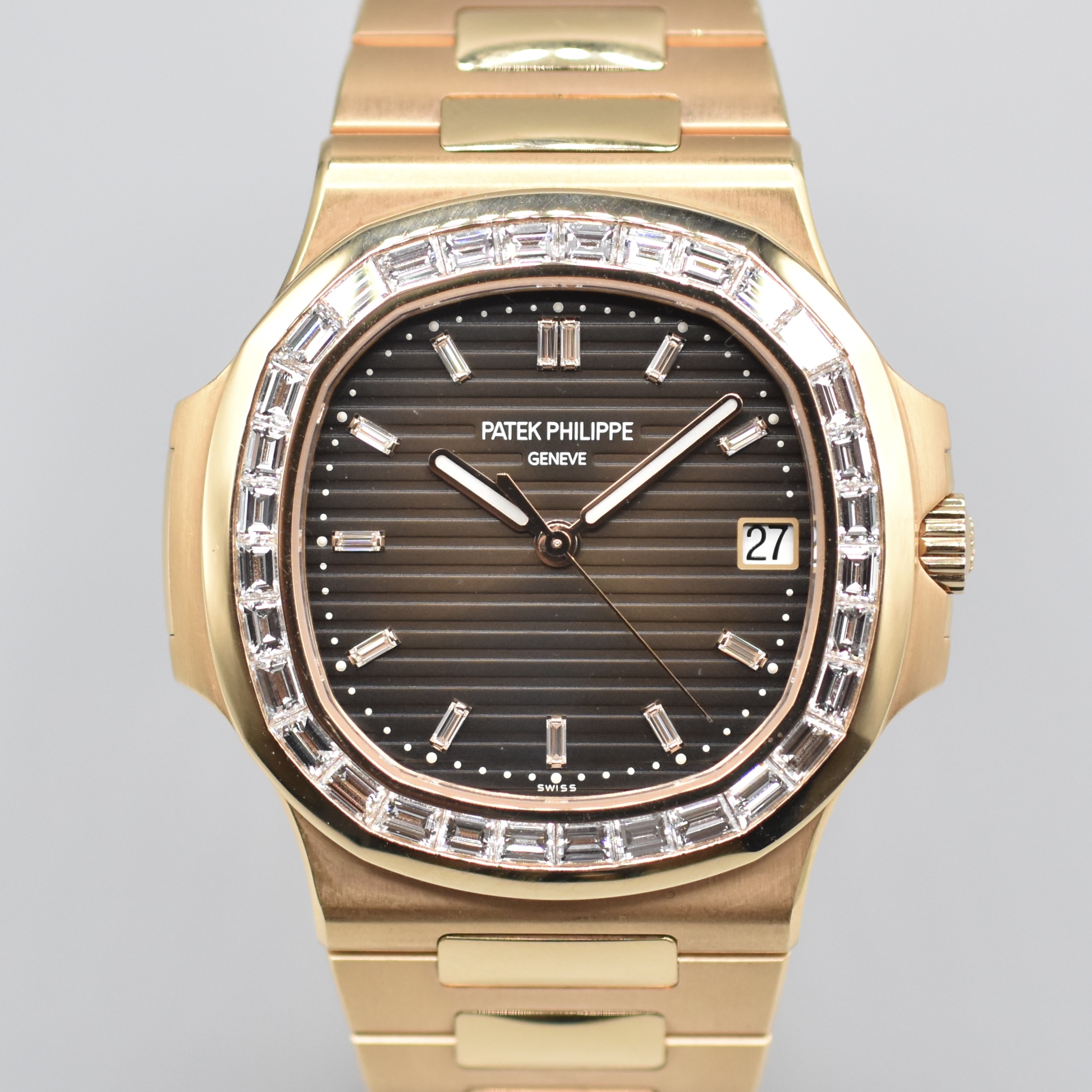 PATEK PHILIPPE NAUTILUS REF. 5723/1R-010 PINK GOLD FULL SET