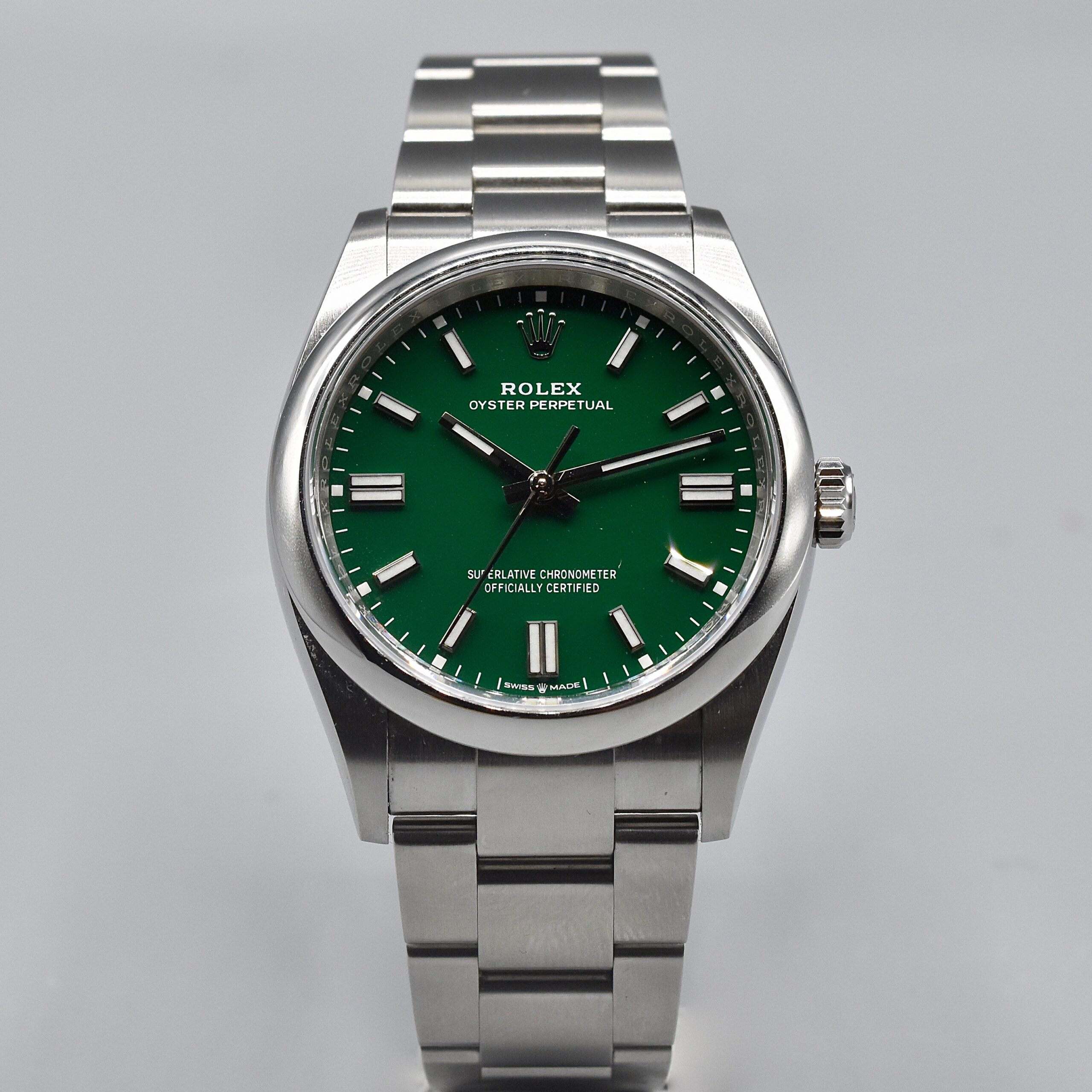 ROLEX OYSTER PERPETUAL 36 REF. 126000 GREEN DIAL STAINLESS STEEL FULL SET